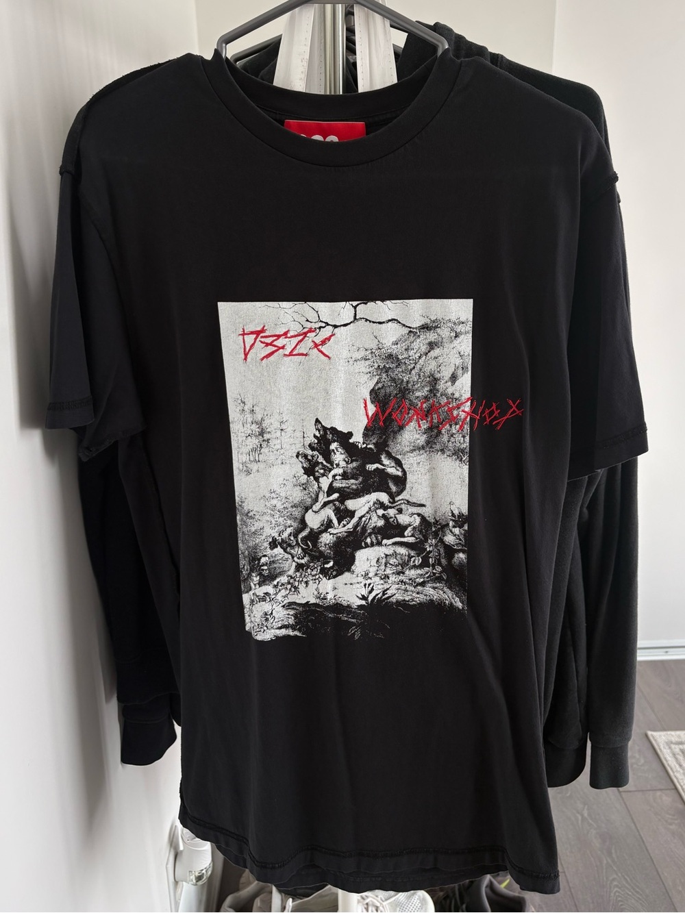 032C Black Graphic tshirt